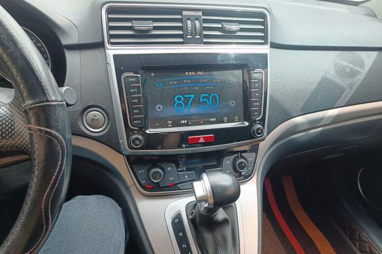 Used Haval M6 2019 1.5T DCT Two-Wheel Drive Value Edition China VI Standard Audio And AC Panel
