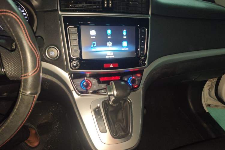 Used Haval M6 2019 1.5T DCT Two-Wheel Drive Value Edition China VI Standard Audio And AC Panel