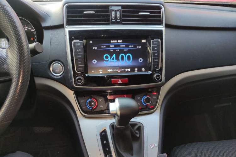 Used Haval M6 2019 1.5T DCT Two-Wheel Drive Elite Version China VI Standard Audio And AC Panel