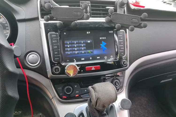 Used Haval M6 2019 1.5T DCT Two-Wheel Drive Value Edition China VI Standard Audio And AC Panel