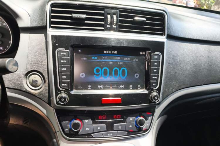 Used Haval M6 2019 1.5T Manual Two-Wheel Drive Urban Version China VI Standard Audio And AC Panel