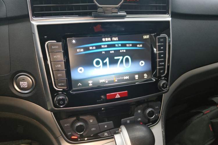 Used Haval M6 2019 1.5T DCT Two-Wheel Drive Elite Version China V Standard Audio And AC Panel