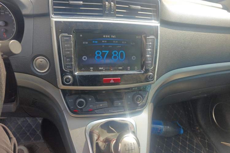 Used Haval M6 2019 1.5T Manual Two-Wheel Drive Urban Version China VI Standard Audio And AC Panel