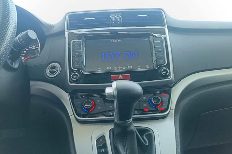 Used Haval M6 2019 1.5T DCT Two-Wheel Drive Value Edition China VI Standard Audio And AC Panel