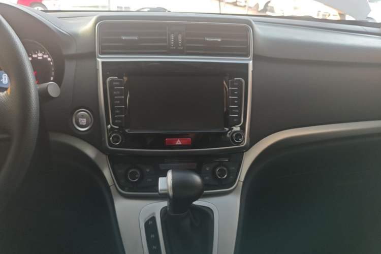 Used Haval M6 2019 1.5T DCT Two-Wheel Drive Elite Version China VI Standard Audio And AC Panel