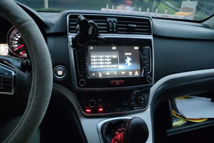 Used Haval M6 2019 1.5T Manual Two-Wheel Drive Elite Version China VI Standard Audio And AC Panel