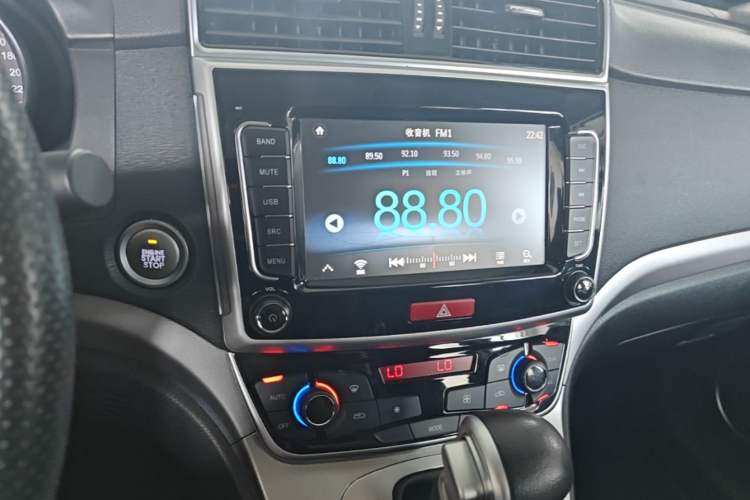 Used Haval M6 2019 1.5T DCT Two-Wheel Drive Value Edition China VI Standard Audio And AC Panel