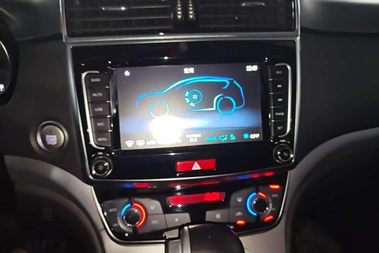 Used Haval M6 2019 1.5T DCT Two-Wheel Drive Elite Version China VI Standard Audio And AC Panel