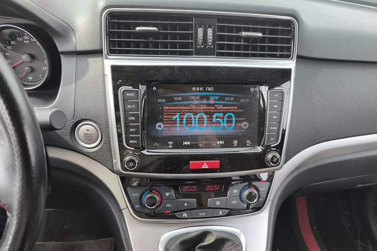 Used Haval M6 2019 1.5T Manual Two-Wheel Drive Urban Version China VI Standard Audio And AC Panel