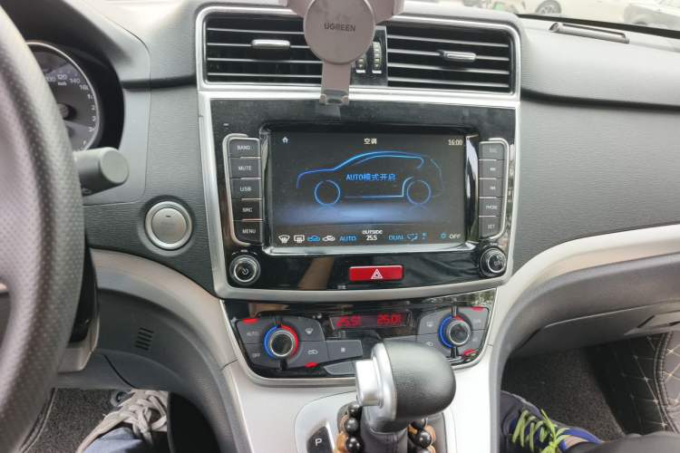 Used Haval M6 2019 1.5T DCT Two-Wheel Drive Elite Version China VI Standard Audio And AC Panel