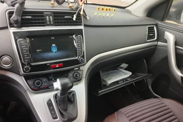 Used Haval M6 2019 1.5T DCT Two-Wheel Drive Elite Version China VI Standard Audio And AC Panel