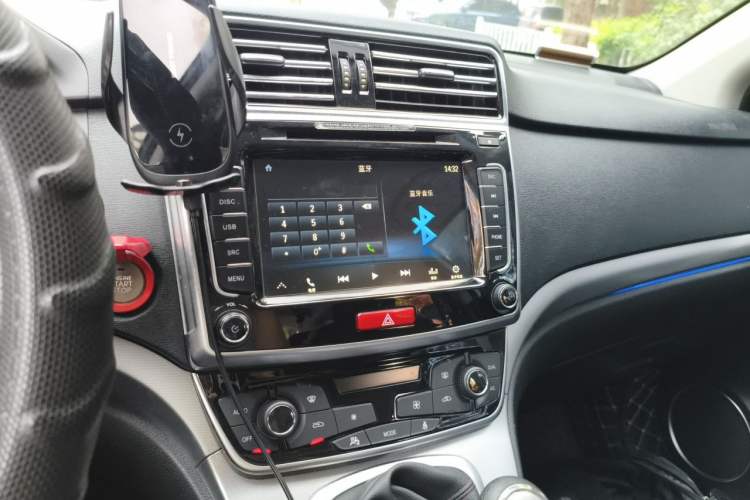 Used Haval M6 2019 1.5T Manual Two-Wheel Drive Elite Version China V Standard Audio And AC Panel