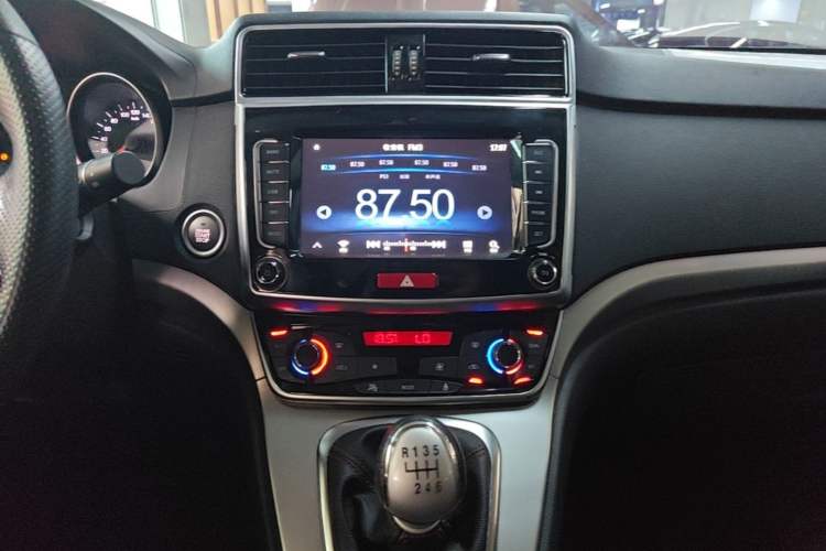 Used Haval M6 2019 1.5T Manual Two-Wheel Drive Urban Version China VI Standard Audio And AC Panel