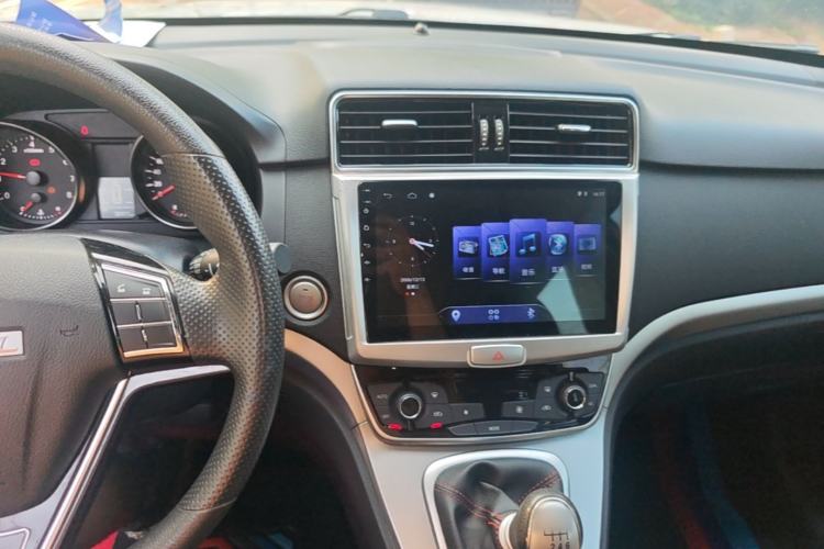 Used Haval M6 2019 1.5T Manual Two-Wheel Drive Urban Version China VI Standard Center Console