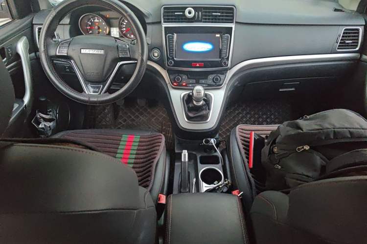Used Haval M6 2019 1.5T Manual Two-Wheel Drive Elite Version China VI Standard Center Console