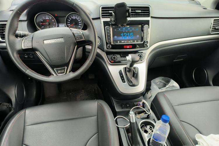 Used Haval M6 2019 1.5T DCT Two-Wheel Drive Elite Version China VI Standard Center Console
