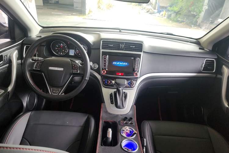 Used Haval M6 2019 1.5T DCT Two-Wheel Drive Elite Version China V Standard Center Console