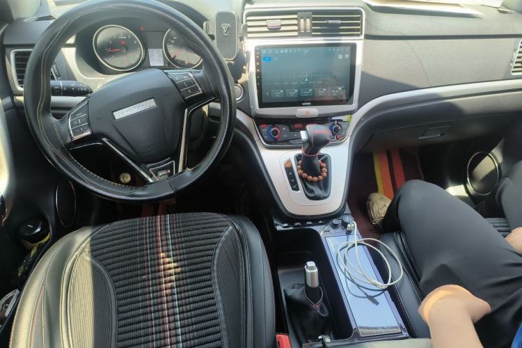 Used Haval M6 2019 1.5T DCT Two-Wheel Drive Value Edition China VI Standard Center Console