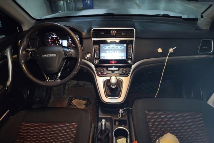 Used Haval M6 2019 1.5T Manual Two-Wheel Drive Urban Version China VI Standard Center Console