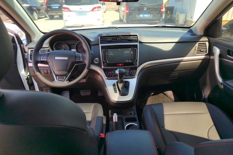 Used Haval M6 2019 1.5T DCT Two-Wheel Drive Elite Version China VI Standard Center Console