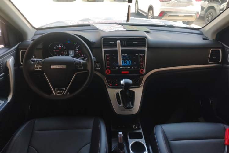 Used Haval M6 2019 1.5T DCT Two-Wheel Drive Value Edition China VI Standard Center Console