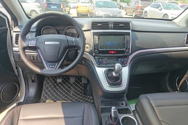 Used Haval M6 2019 1.5T Manual Two-Wheel Drive Elite Version China VI Standard Center Console