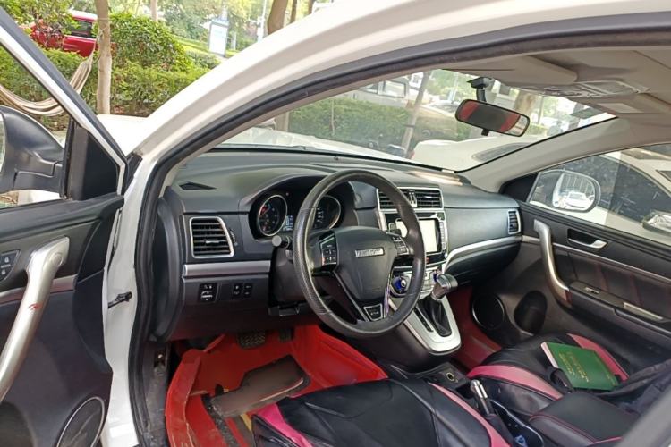 Used Haval M6 2019 1.5T DCT Two-Wheel Drive Value Edition China VI Standard Center Console