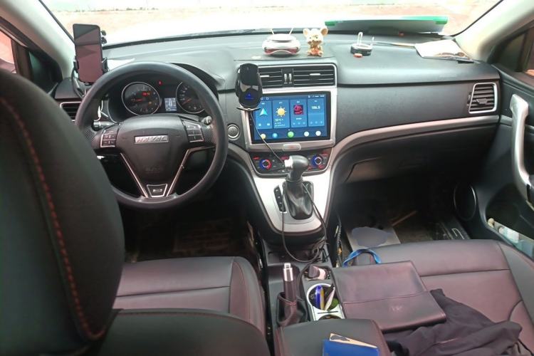 Used Haval M6 2019 1.5T DCT Two-Wheel Drive Value Edition China VI Standard Center Console