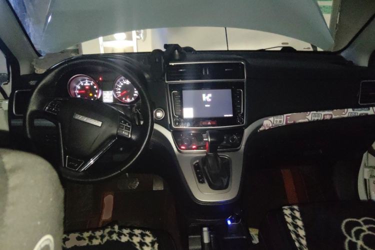 Used Haval M6 2019 1.5T DCT Two-Wheel Drive Elite Version China VI Standard Center Console