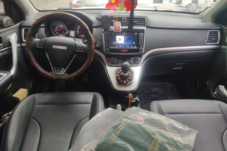 Used Haval M6 2019 1.5T Manual Two-Wheel Drive Elite Version China VI Standard Center Console