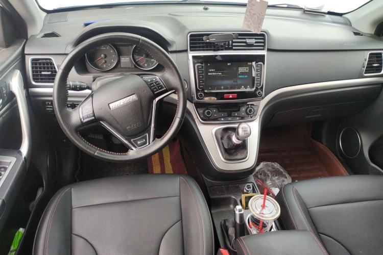 Used Haval M6 2019 1.5T Manual Two-Wheel Drive Elite Version China VI Standard Center Console