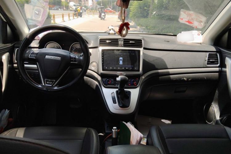Used Haval M6 2019 1.5T DCT Two-Wheel Drive Value Edition China VI Standard Center Console