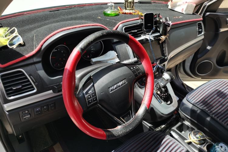 Used Haval M6 2019 1.5T DCT Two-Wheel Drive Value Edition China VI Standard Center Console