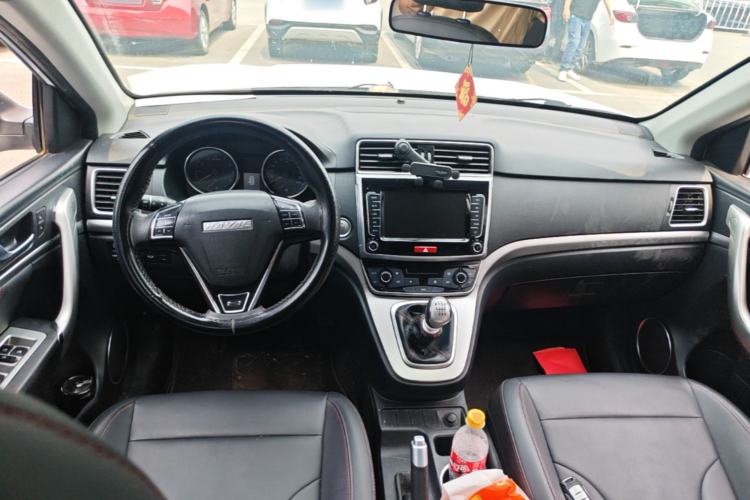 Used Haval M6 2019 1.5T Manual Two-Wheel Drive Elite Version China VI Standard Center Console