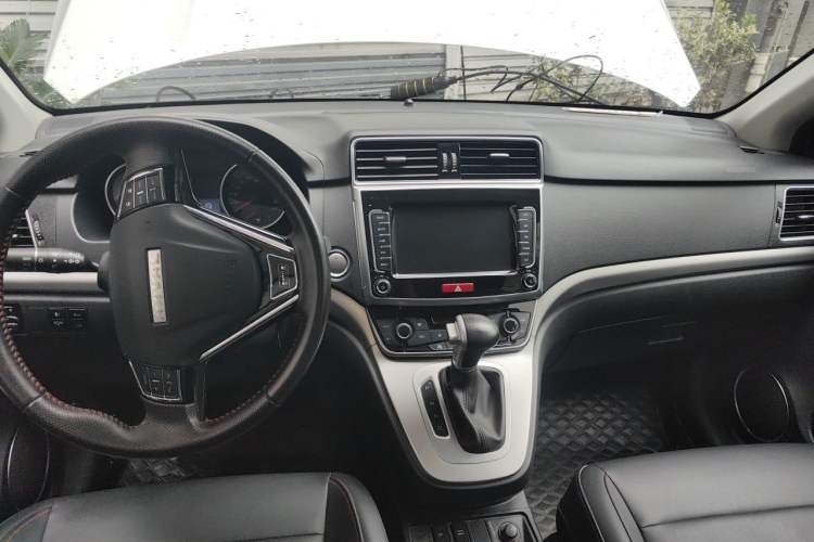 Used Haval M6 2019 1.5T DCT Two-Wheel Drive Elite Version China V Standard Center Console