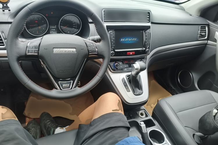 Used Haval M6 2019 1.5T DCT Two-Wheel Drive Elite Version China VI Standard Center Console
