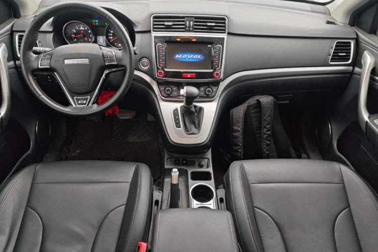 Used Haval M6 2019 1.5T DCT Two-Wheel Drive Elite Version China VI Standard Center Console