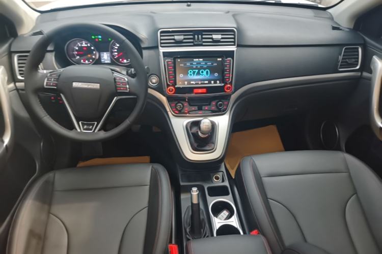 Used Haval M6 2019 1.5T Manual Two-Wheel Drive Elite Version China VI Standard Center Console