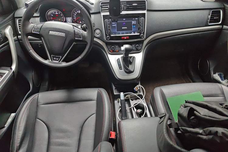 Used Haval M6 2019 1.5T DCT Two-Wheel Drive Elite Version China VI Standard Center Console