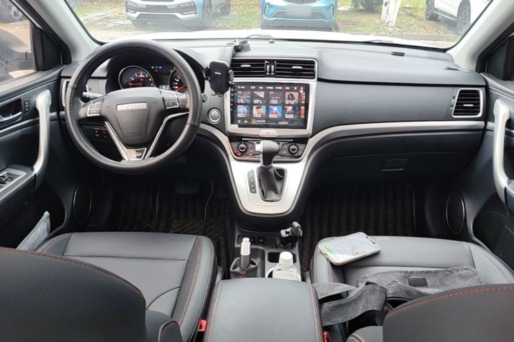 Used Haval M6 2019 1.5T DCT Two-Wheel Drive Value Edition China VI Standard Center Console