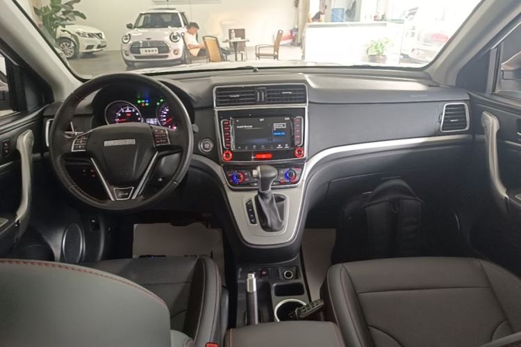 Used Haval M6 2019 1.5T DCT Two-Wheel Drive Elite Version China V Standard Center Console