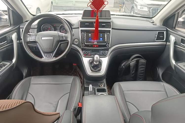 Used Haval M6 2019 1.5T Manual Two-Wheel Drive Elite Version China V Standard Center Console
