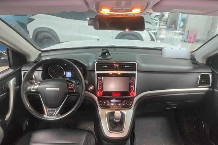 Used Haval M6 2019 1.5T Manual Two-Wheel Drive Elite Version China V Standard Center Console