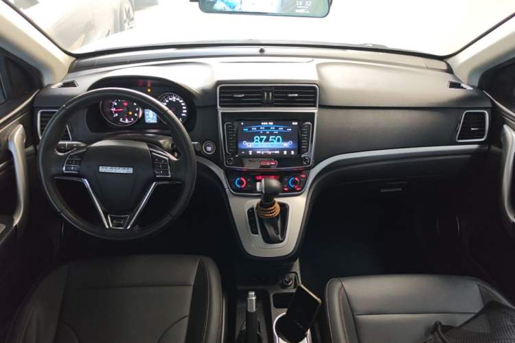 Used Haval M6 2019 1.5T DCT Two-Wheel Drive Elite Version China V Standard Center Console