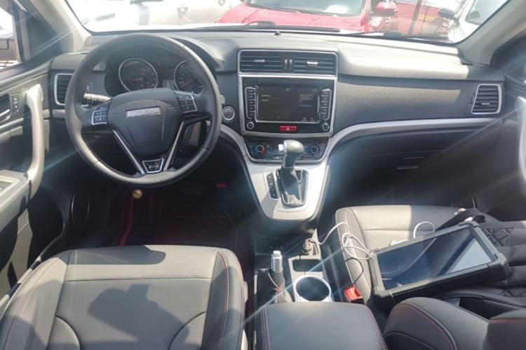 Used Haval M6 2019 1.5T DCT Two-Wheel Drive Value Edition China VI Standard Center Console