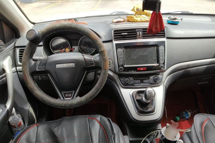 Used Haval M6 2019 1.5T Manual Two-Wheel Drive Elite Version China VI Standard Center Console