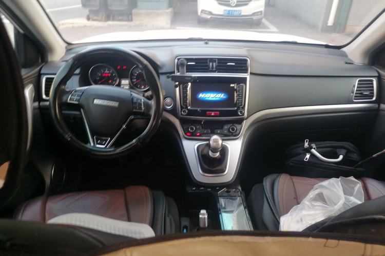 Used Haval M6 2019 1.5T Manual Two-Wheel Drive Urban Version China VI Standard Center Console