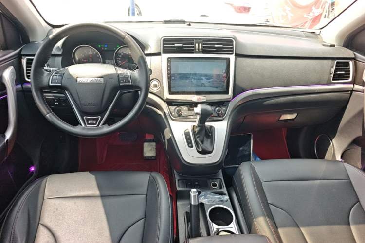 Used Haval M6 2019 1.5T DCT Two-Wheel Drive Elite Version China VI Standard Center Console