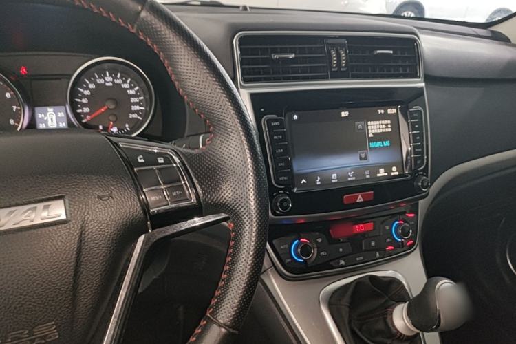 Used Haval M6 2019 1.5T Manual Two-Wheel Drive Elite Version China V Standard Center Console