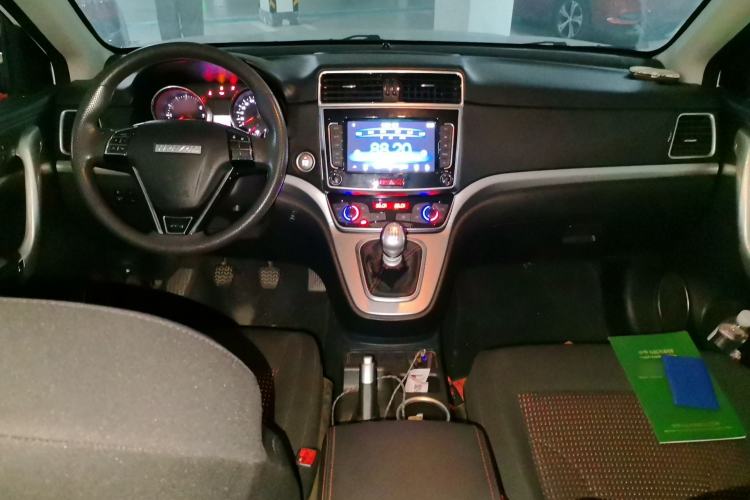 Used Haval M6 2019 1.5T Manual Two-Wheel Drive Urban Version China VI Standard Center Console